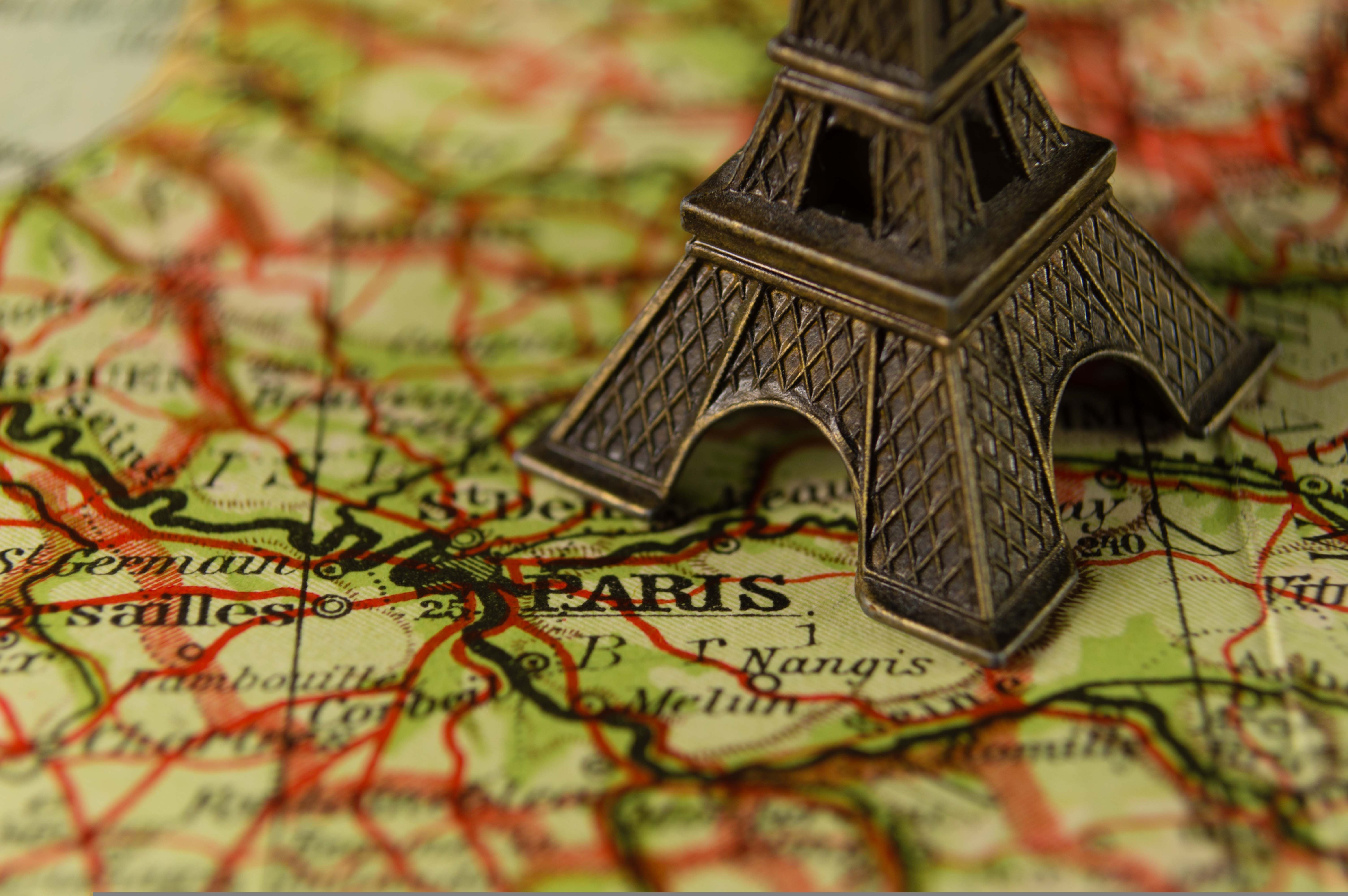 How to buy a direct ticket to attractions and transport in Paris?