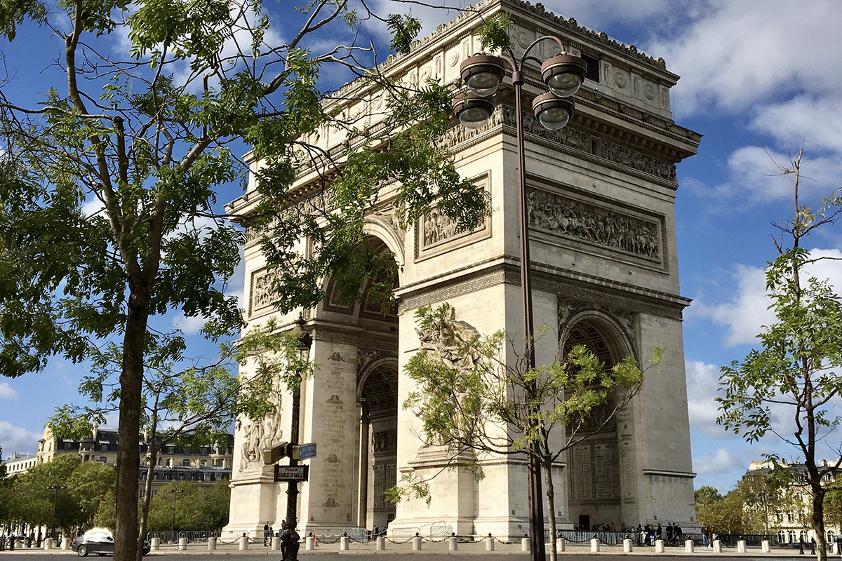 Paris Tour Guide