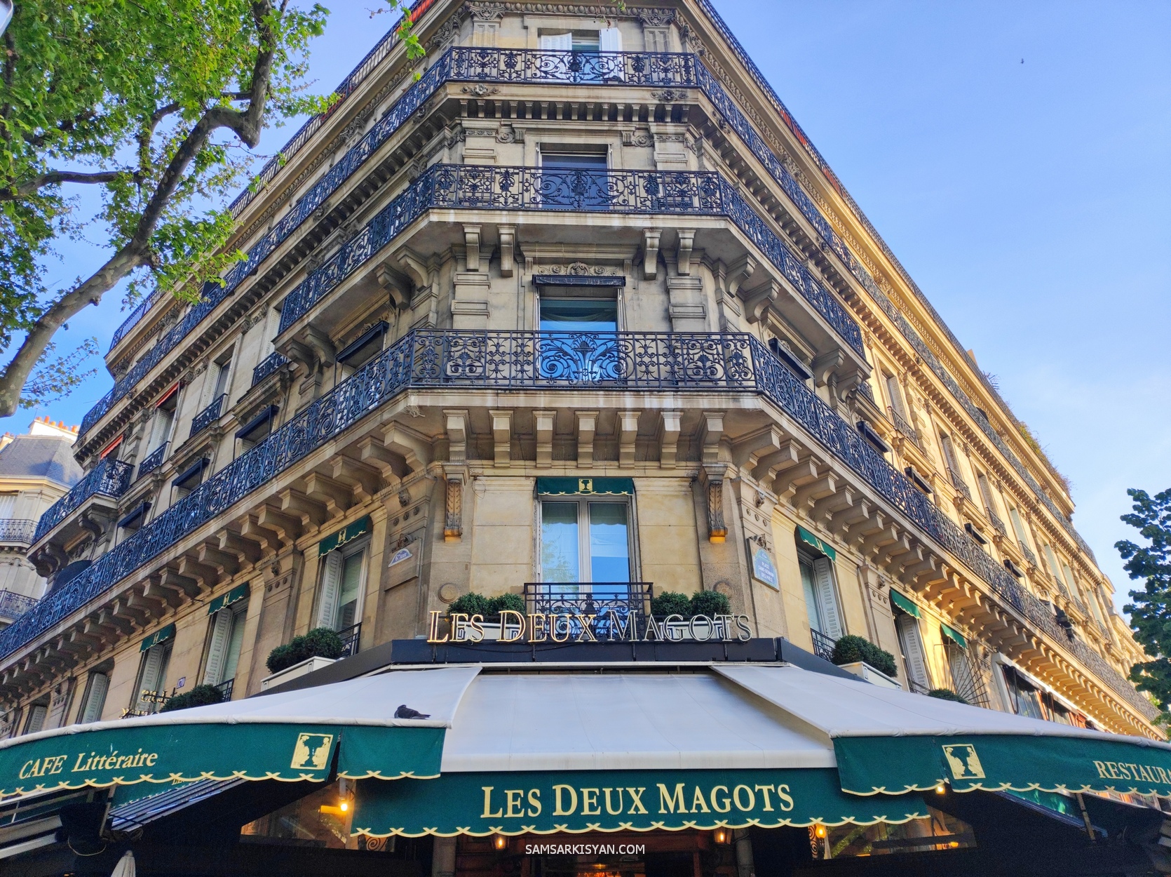 Les Deux Magots in Saint-Germain-des-Prés, 6th arr.