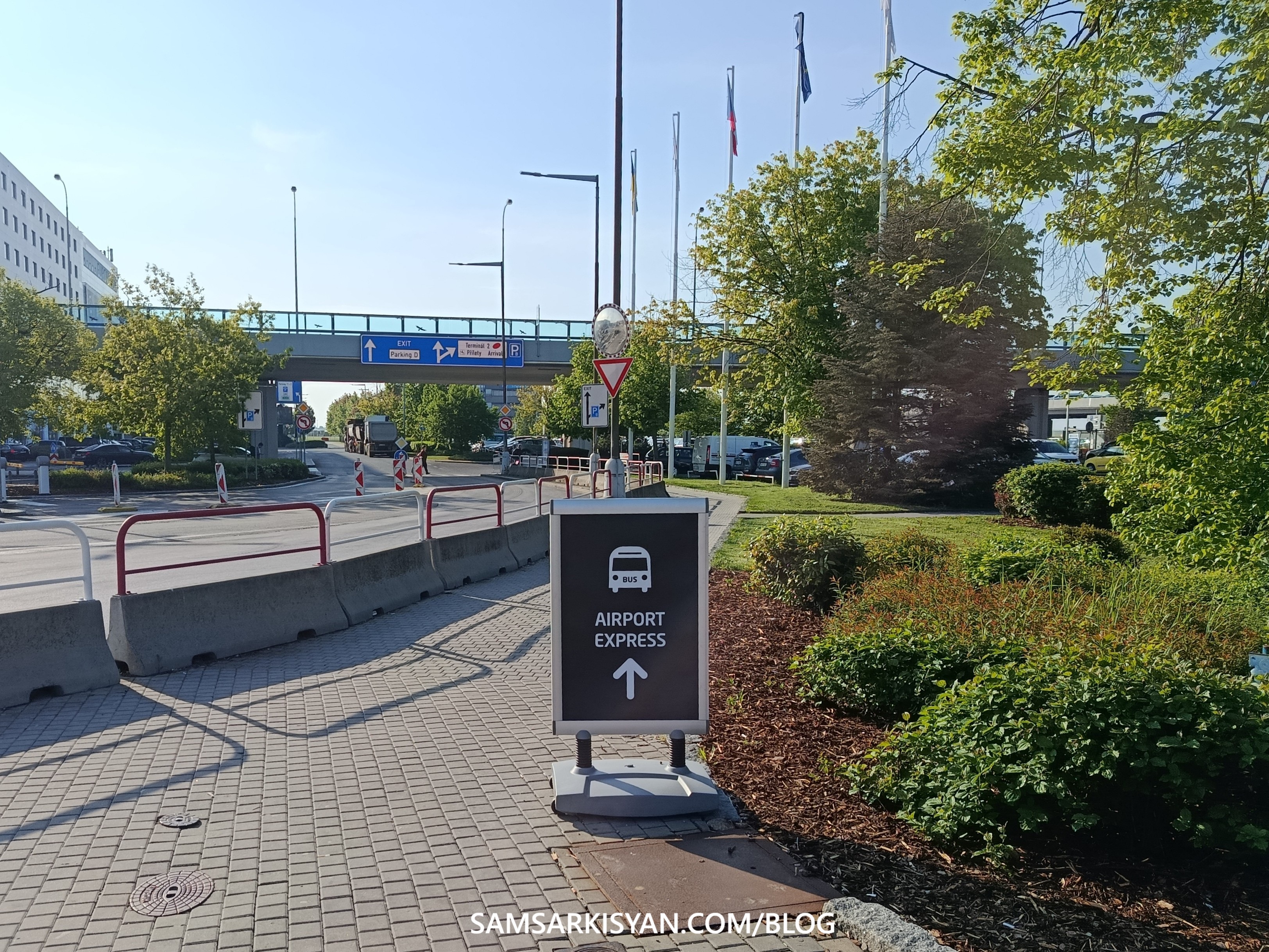 Getting to the city from Prague airport